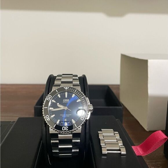 Oris Aquis Date Blue - Picture 3 of 11
